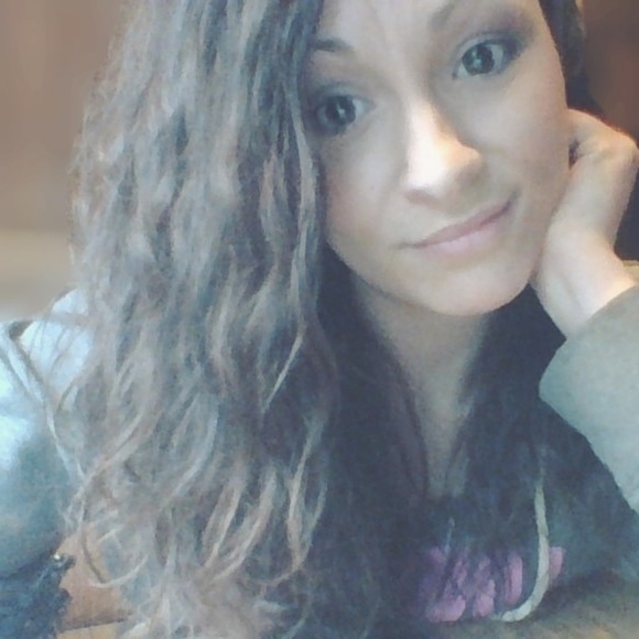 Meet your Posher, Chelsie - Picture 2 of 2